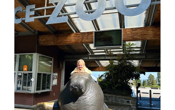 Eliana loves the zoo!